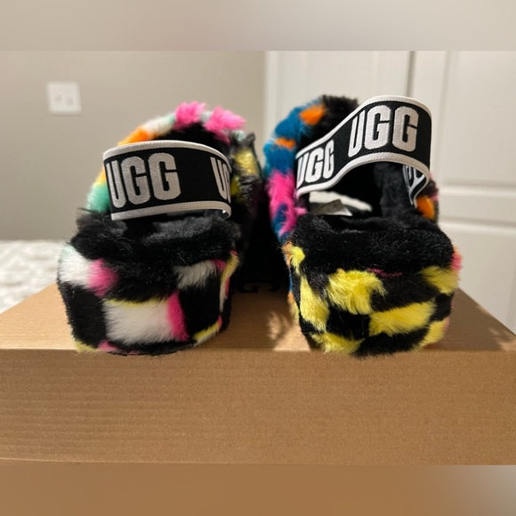 UGG WOMEN’S FLUFF YEAH BLACK/MULTI COLOR SLIPPER/SANDAL SIZE 6 - Picture 9 of 12